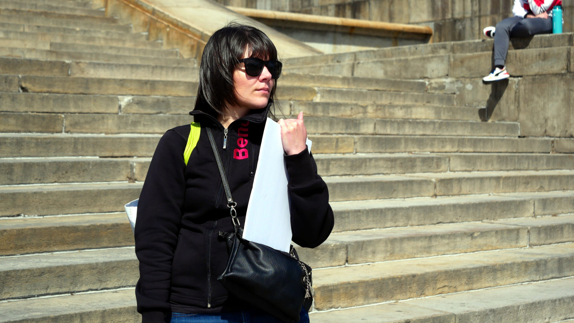 A photo of a participant of the Russian opposition protest against the presidential election of Vladimir Putin at the Philadelphia Museum of Art in Philadelphia (USA) on March 17, 2024, which was organized by Vlad Dorokhin (Vladimir Dorokhin).