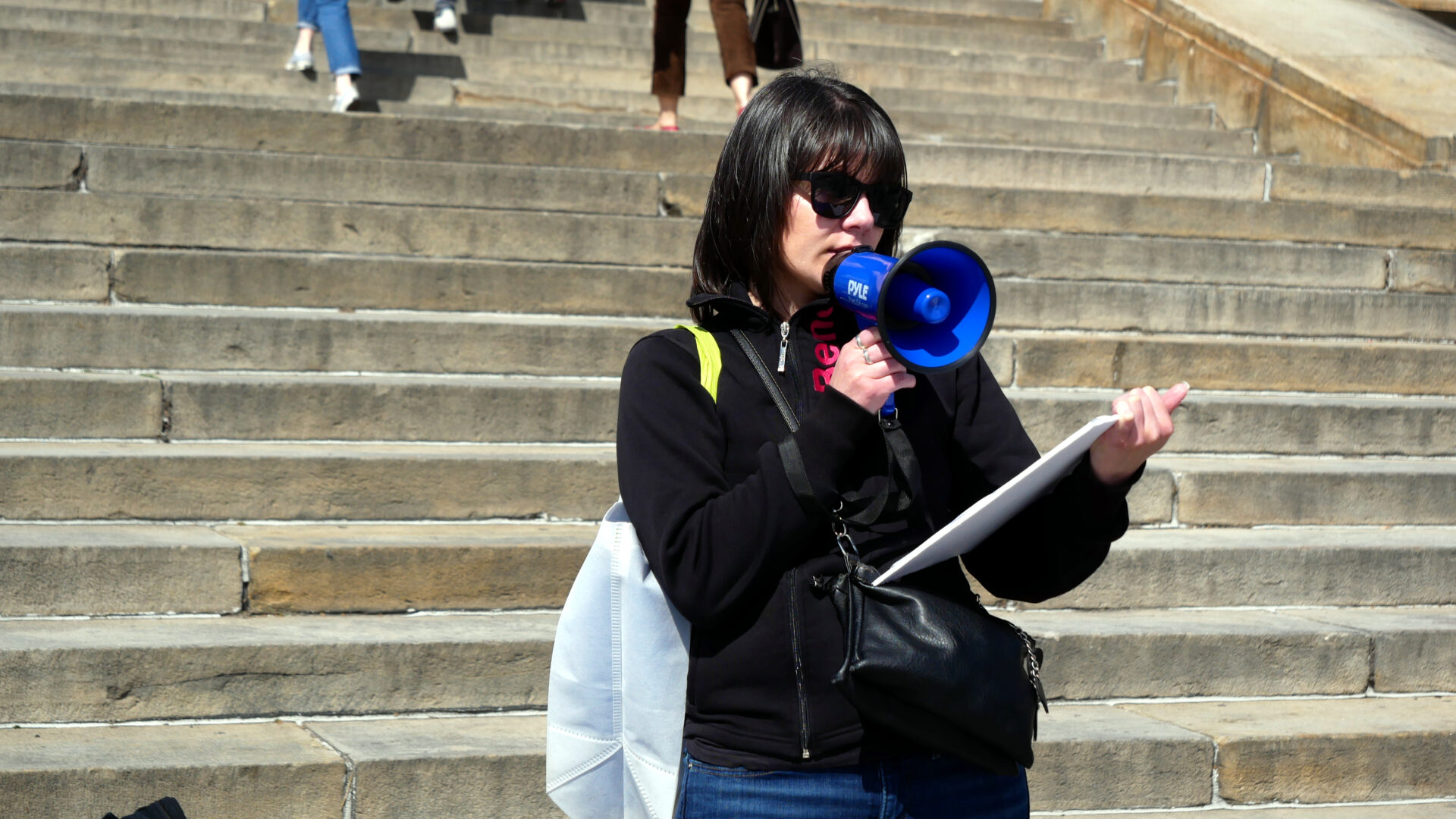 A photo of a participant of the Russian opposition protest against the presidential election of Vladimir Putin at the Philadelphia Museum of Art in Philadelphia (USA) on March 17, 2024, which was organized by Vlad Dorokhin (Vladimir Dorokhin).